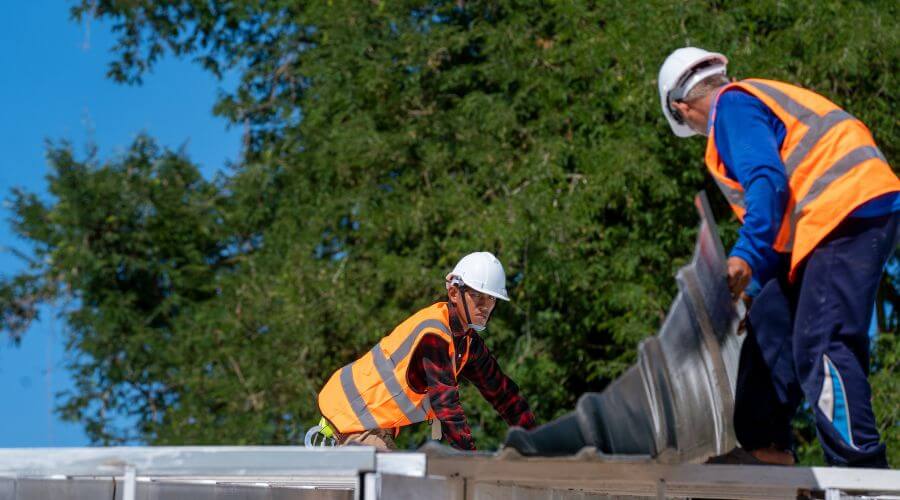 Professional gutter cleaning in Lanexa, VA